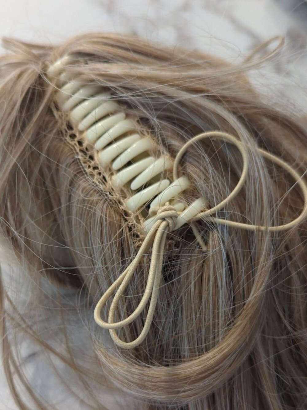 Clip On Ponytail Blonde - Picture 4 of 5